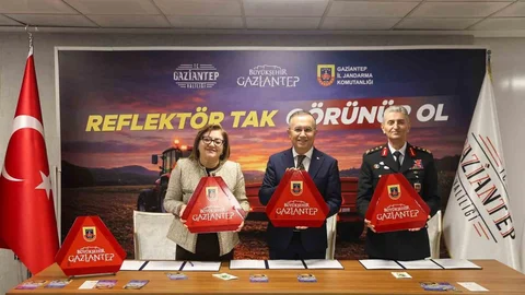 Gaziantep'te Çiftçilere Reflektör Dağıtımı