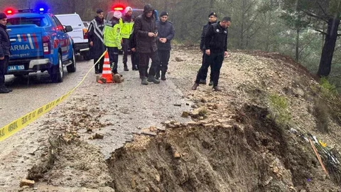 Burdur'da Yol Çöktü