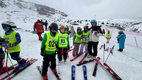 Erzincan'da Kayak Yarışmaları Başladı