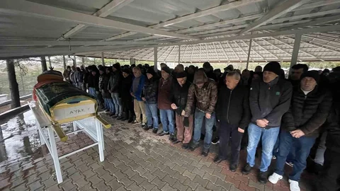 Anne ve Kızı Yan Yana Defnedildi