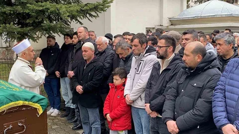 Alkollü Sürücünün Yol Açtığı Kazadan Sonra Cenaze Töreni