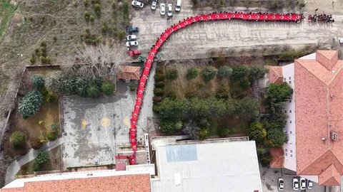 Kırıkkale'de Öğrenciler Türk Bayrağıyla Okula Girdi