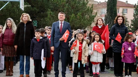 Ertuğrulgazi İlkokulu'nda Bayrak Temalı Ders