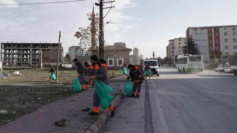 Melikgazi'de Rüzgarın Etkileri Temizlendi