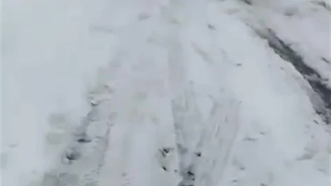 Kars'ta Kayan Tır Yol Kapattı