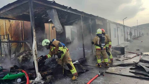 Kahramanmaraş'ta Konteyner Yangını Söndürüldü