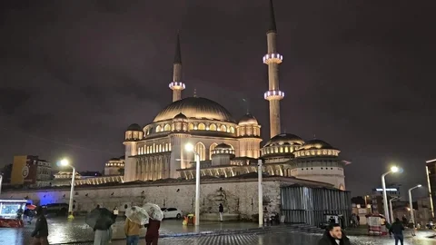 İstanbul'da Berat Kandili Coşkusu