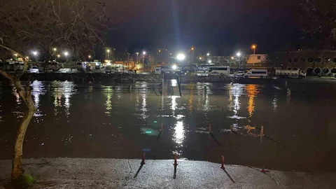 Çanakkale'de Otoparkta Su Baskını