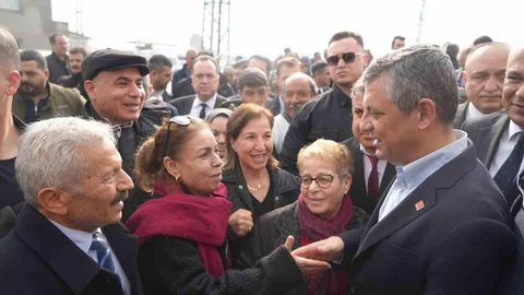 Özgür Özel Nurdağı’nda Depremzedelerle Görüştü