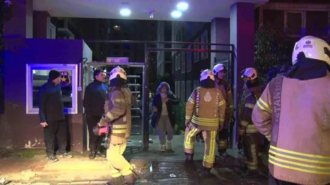 Esenyurt'ta Yangın: 4 Kişi Dumandan Etkilendi