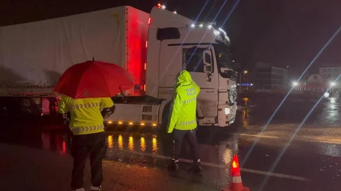 Erzincan'da Sağanak ve Kar Ulaşımı Olumsuz Etkiledi