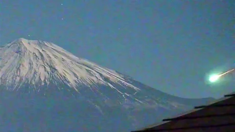 Fuji Dağı'nda Meteor Gösterisi