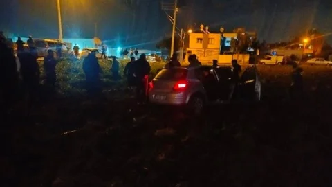 Tarsus Mimar Sinan Bulvarı'nda Kaza: Otomobil Tarlaya Uçtu, 1 Kişi Yaralandı