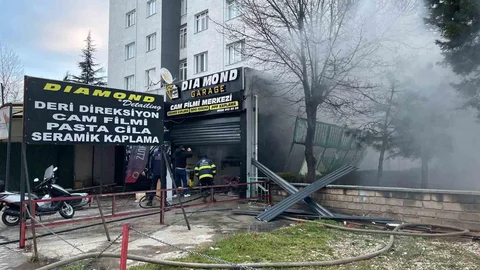 Eskişehir'de Araç Aksesuarı Satan Dükkan Yangınla Karşılaştı