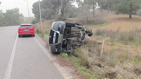 Otomobil ile Hafif Ticari Araç Çarpıştı