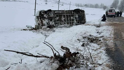 Sivas'ta Öğrenci Servisi Devrildi