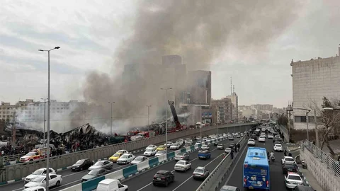 Tahran’da Kapalı Semt Pazarında Yangın Çıktı