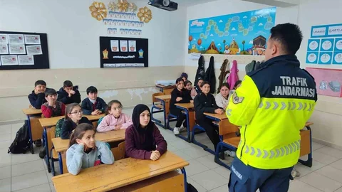 Afyonkarahisar'da Jandarma Trafik Eğitimi Verdi