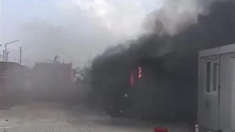 Kırıkhan'da Konteyner Yangını Çıktı