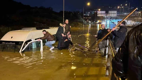 Kuşadası'nda Sel Faciası Yaşandı