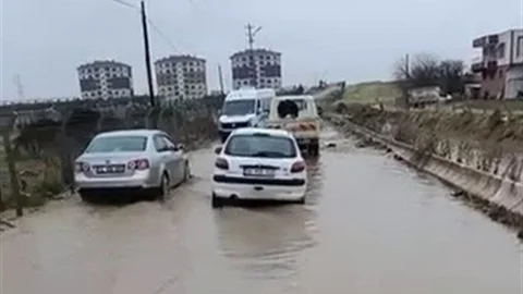 Adıyaman'da Yol Su İçinde Kaldı