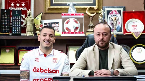 Rey Manaj Sivasspor'a Dönüyor