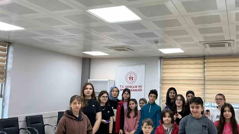 Mum Atölyesi Gençler İçin Keyifli Bir Etkinlikti