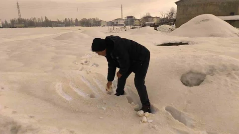 Muş'ta Kar Kahverengiye Döndü