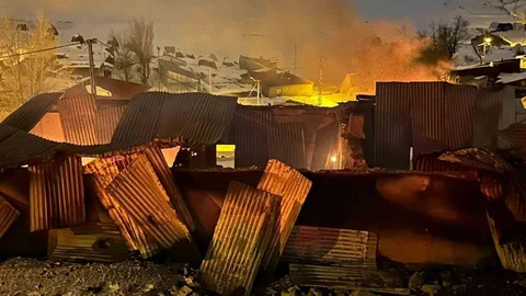 Tekman'da Gece Yarısı Yangın