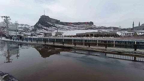 Kars'ta Karlar Erimeye Başladı