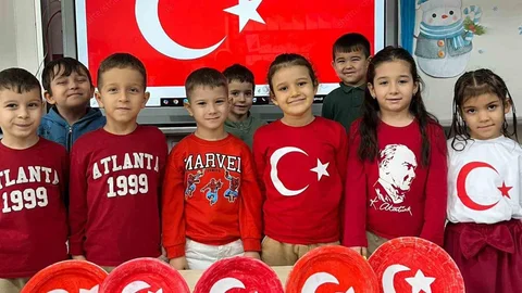 Balıkesir'de Eğitimde Bayrak Sevgisi Başladı