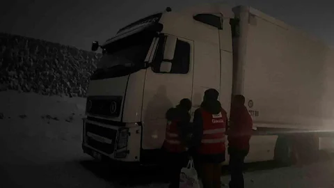 Kızılay Van'da Tır Sürücülerine Yardımda Bulundu