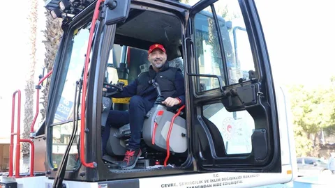 Söke Belediyesi Yeni Ekskavatör Aldı