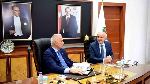 Bakan Ersoy, Malatya'da Başkan Er'i Ziyaret Etti