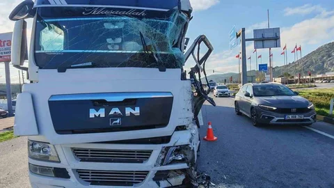 Kırkağaç’ta Tır Çarpışması: 1 Yaralı Durum İyi