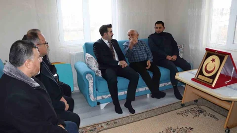 Tomarza'da Şehit Babası ve Gaziyi Ziyaret