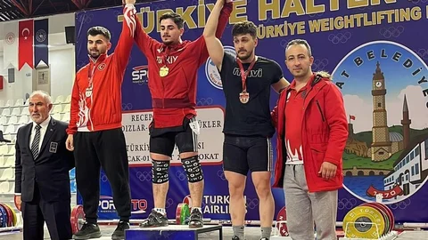 Erzincanlı Halterci Özbay'dan Başarı