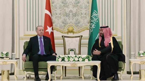 Cumhurbaşkanı Erdoğan Suudi Arabistan'da Görüşme Yaptı