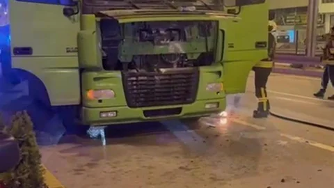 Kocaeli'de Tır Yangını Meydana Geldi