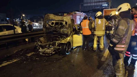 Kadıköy'de Araç Yangını Meydana Geldi