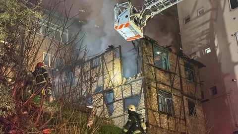 Kocaeli'de Metruk Bina Yandı