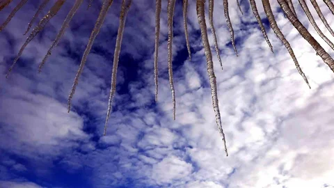 Erzurum'da Buz Sarkıtları Tehlike Saçıyor