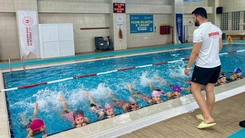 Aydın'da Geleceğin Yüzücüleri Yetişiyor