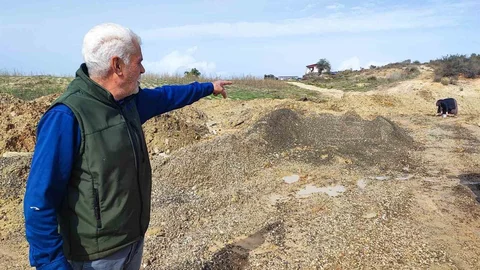 Adana'da Depremzede Ailenin Yol Sıkıntısı
