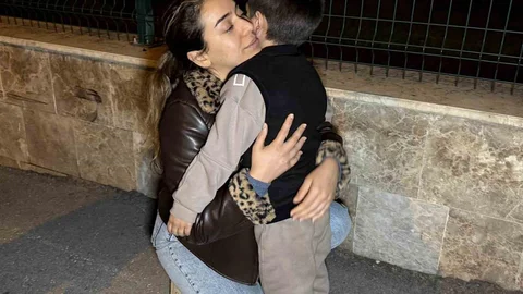 Adana’da Annesine 1,5 Yıl Sonra Kavuştu
