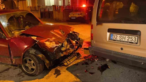 Isparta'da Tofaş Otomobil Kazası