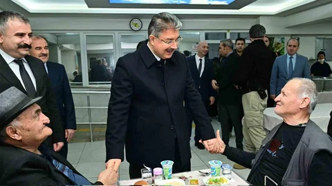 Vali Yılmaz Huzurevi Sakinleriyle Buluştu