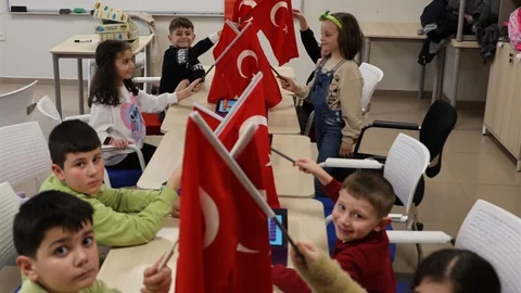 Kartepe'de Bayrak Sevgisiyle Yeni Dönem Başladı