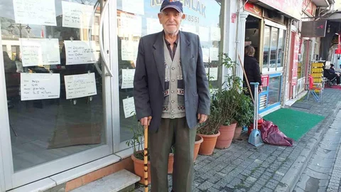 Burhaniye'de 97 Yaşındaki Hasan Dede