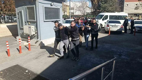 Şanlıurfa'da Kuyumcu Soygunu Şüphelileri Adliyeye Sevk Edildi